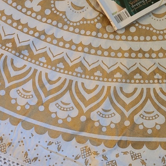NEW BO HO GOLD AND WHITE, TABLE CLOTH, WALL ART. - Picture 6 of 16